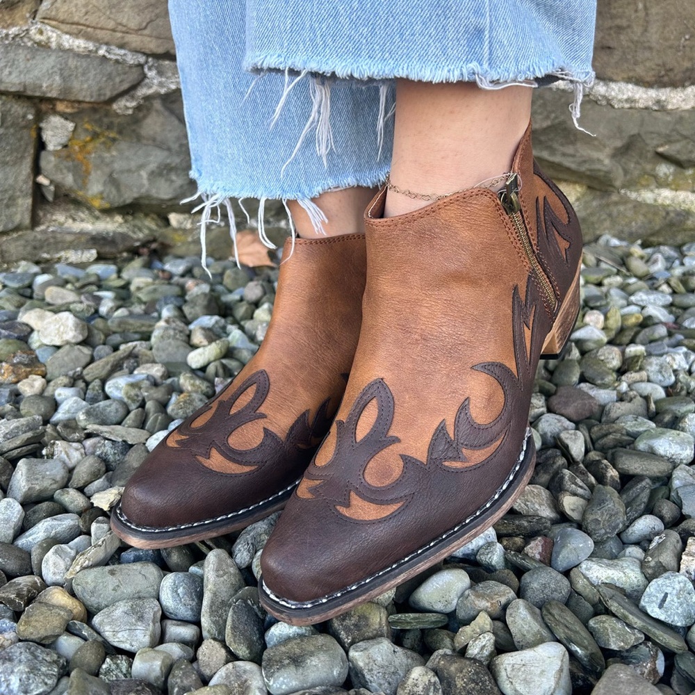 Lowrys Farm Western Style Ankle Mule Booties - Picture 2 of 11